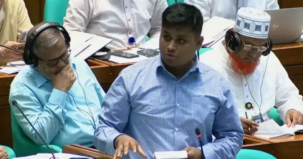 ভাইভার নম্বর বাড়িয়ে সরকারি চাকরিতে স্বজনপ্রীতির সুযোগ বাড়াচ্ছে সরকার: হাসনাত