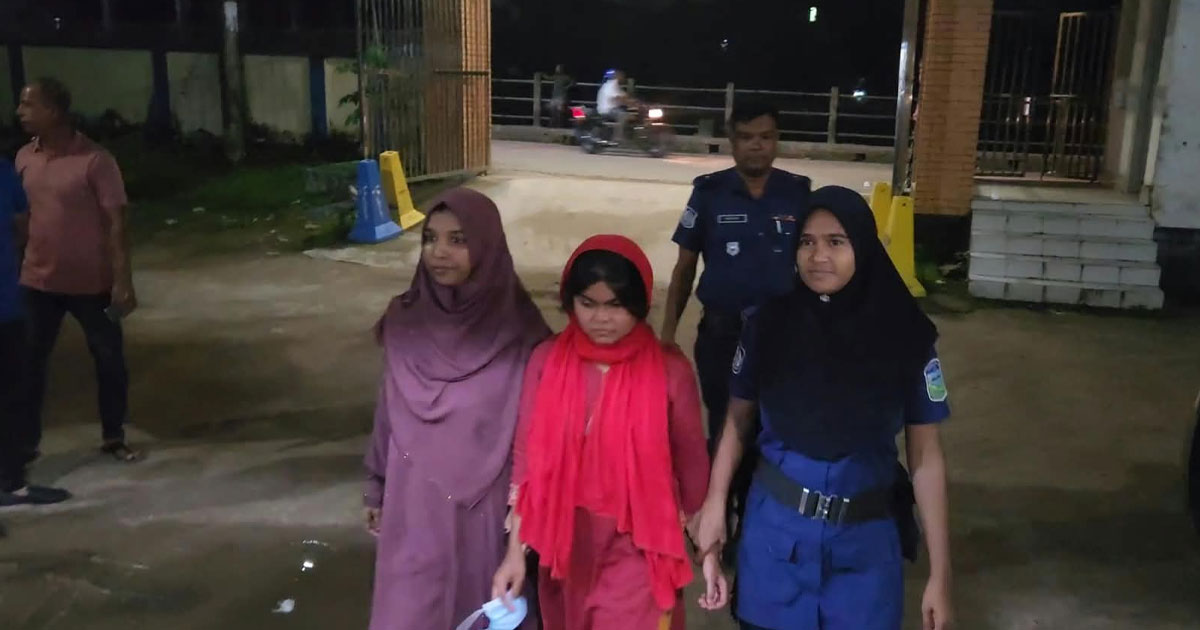 ‘ফ্যামিলি কার্ড’ দেওয়ার কথা বলে টাকা নেওয়ার অভিযোগ, এনসিপির নেত্রী আটক