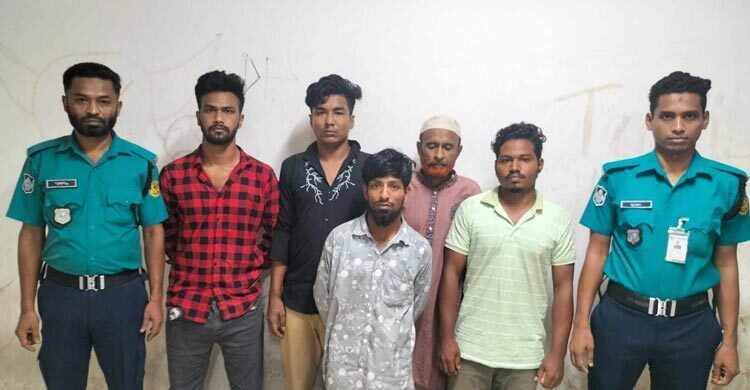 মোহাম্মদপুরে পুলিশের বিশেষ অভিযানে গ্রেপ্তার ৬