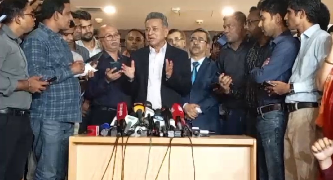 দেশে আমরা কোনো সংকট দেখছি না: আমীর খসরু