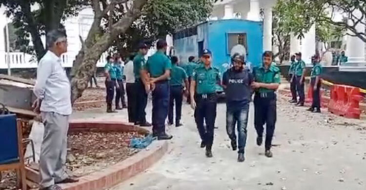 আশুলিয়ায় ছয় লাশ পোড়ানোর ঘটনায় সাত পুলিশ কর্মকর্তা ট্রাইব্যুনালে