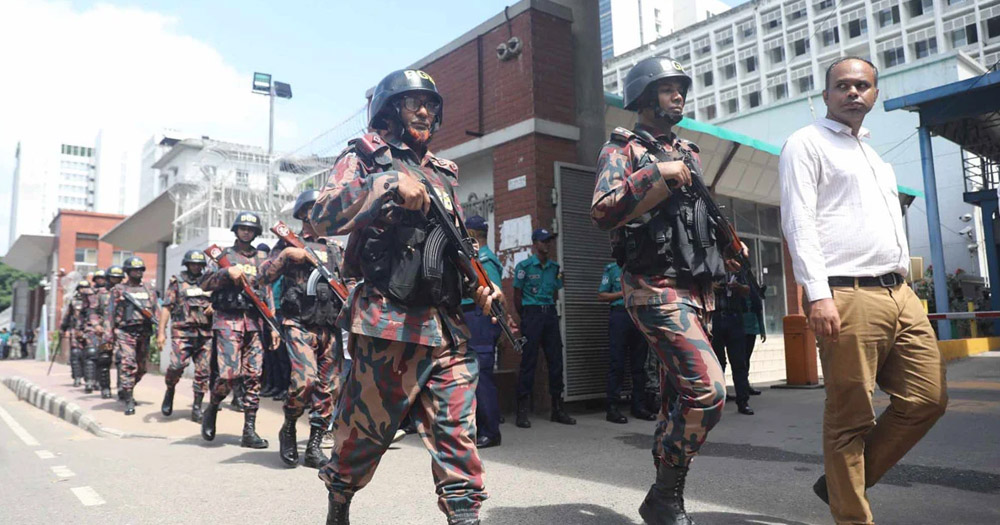 সচিবালয় ঘিরে কঠোর নিরাপত্তা, সোয়াট ও বিজিবি মোতায়েন