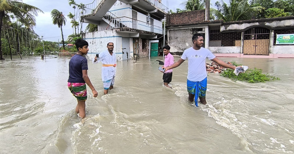 নোয়াখালীতে বৃষ্টি ও জোয়ারের পানিতে দুর্ভোগ-আতঙ্ক, ২৮৫ মিলিমিটার বৃষ্টিপাত রেকর্ড