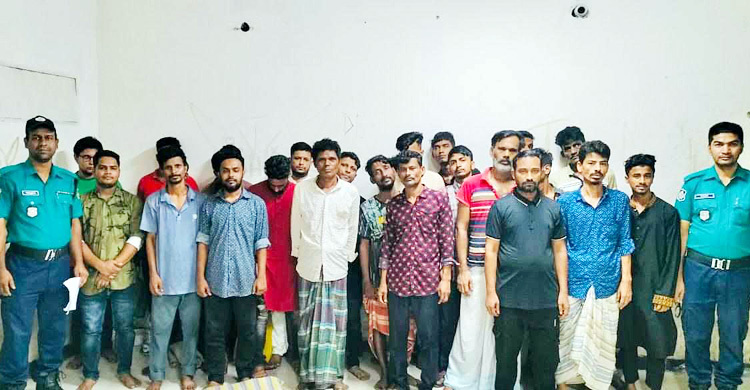 মোহাম্মদপুরে সাঁড়াশি অভিযান, গ্রেপ্তার ২৫