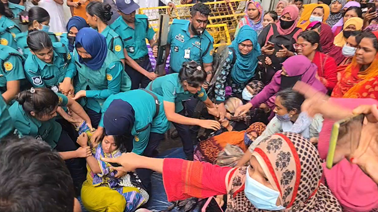 ‘তথ্য আপা’ প্রকল্পের কর্মীদের ছত্রভঙ্গ করেছে পুলিশ