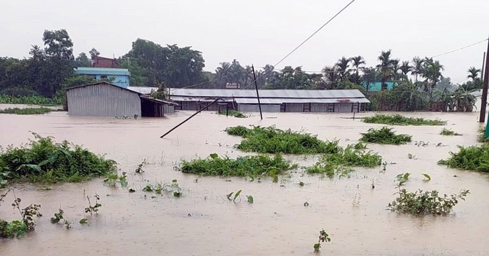 বর্ষণ ও পাহাড়ি ঢলে সারা দেশে বন্যা পরিস্থিতির অবনতি