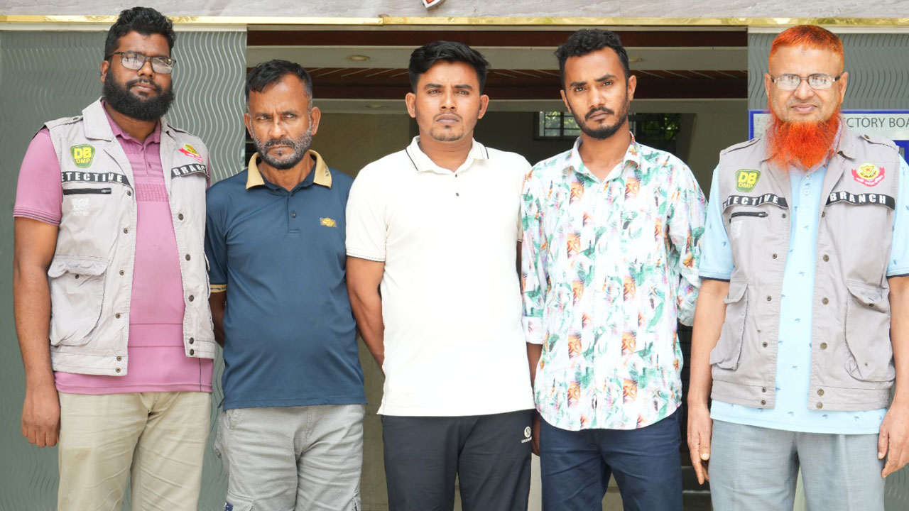 পল্টনে এক লাখ টাকার জাল নোটসহ গ্রেপ্তার ৩