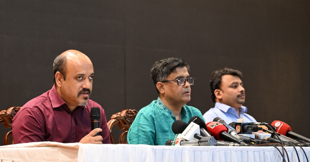 ভুল সংবাদ পরিবেশন করলে ব্যবস্থা ব্যবস্থা নেবে সরকার : আজাদ মজুমদার