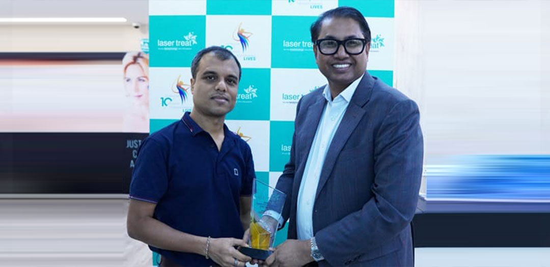 বেস্ট ইন ব্র্যান্ড কমনিকেশন  সম্মাননা পেলেন দেবাশীষ দাস