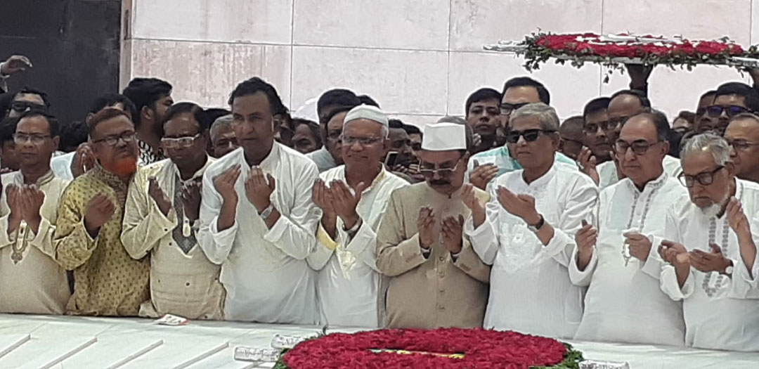 ঈদুল আযহা উপলক্ষে  শহীদ জিয়া ও কোকোর মাজারে বিএনপির শ্রদ্ধা