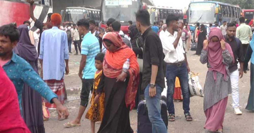 ঈদের ছুটি কাটিয়ে ঢাকায় ফেরা মানুষের ঢল