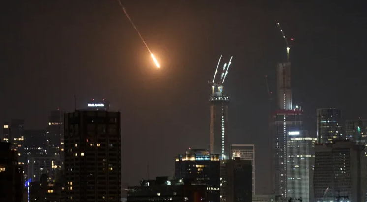 ইসরায়েলে এবার বড় ধরণের ক্ষেপণাস্ত্র হামলা চালিয়েছে ইরান