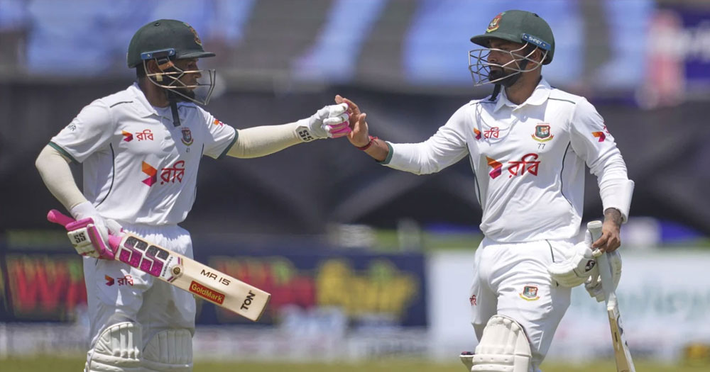 গলে বৃষ্টির কারণে খেলা বন্ধ