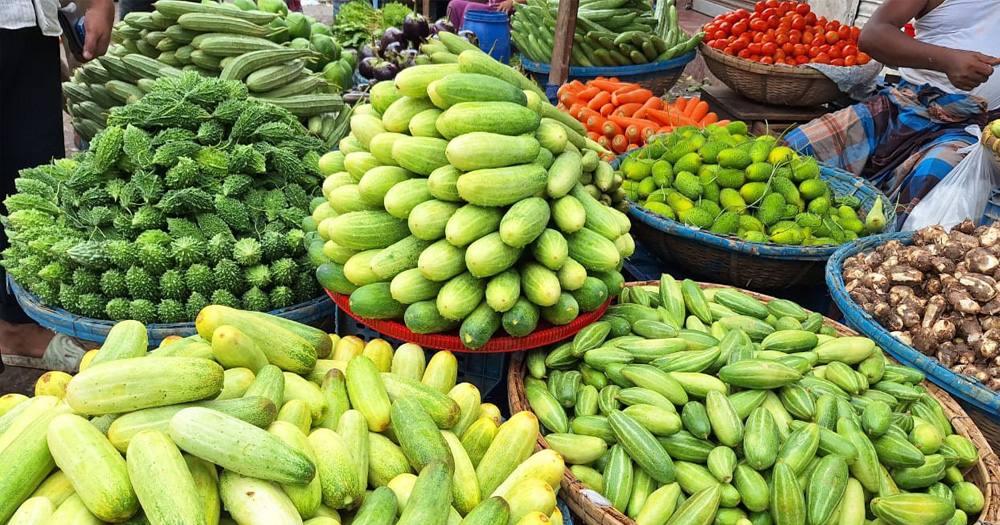 মুরগি-সবজির দামে স্বস্তি