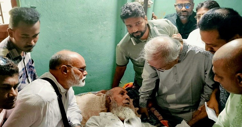 প্রবীণ দলীয় কর্মী ‘তাহের ঠাকুর’-এর পাশে দাঁড়ালেন তারেক রহমান