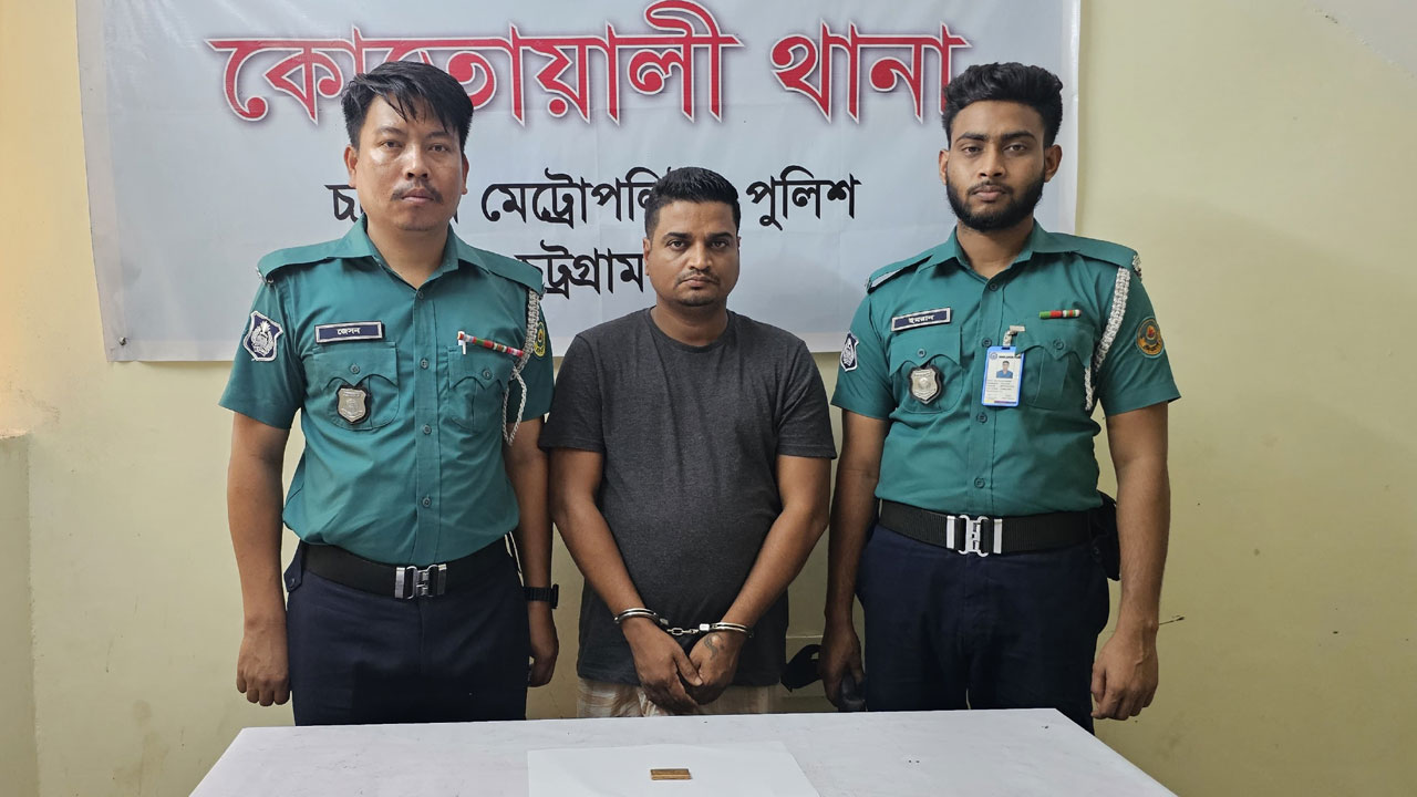 প্রলোভন দেখিয়ে টাকা ও ১২ ভরি স্বর্ণালংকার আত্মসাৎ, গ্রেপ্তার ১