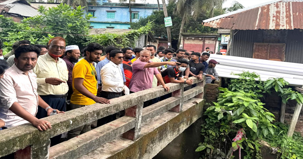 জলাবদ্ধতা নিরসন: লক্ষ্মীপুরে রহমতখালী খালের বর্জ্য অপসারণ
