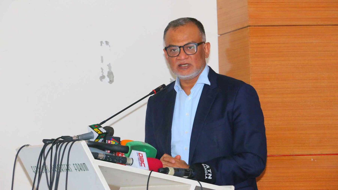 এক টাকার কাজ ২০ টাকায়, অর্থনীতিতে বোঝা : বাণিজ্য উপদেষ্টা