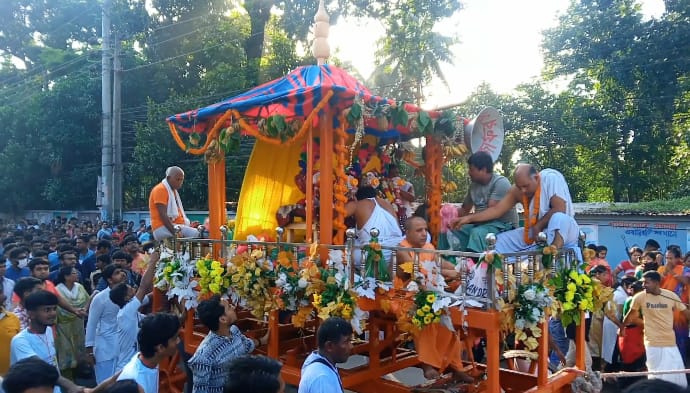 ধর্মীয় উৎসাহ উদ্দীপনার মধ্য দিয়ে ‌ ফরিদপুরে রথযাত্রা পালিত