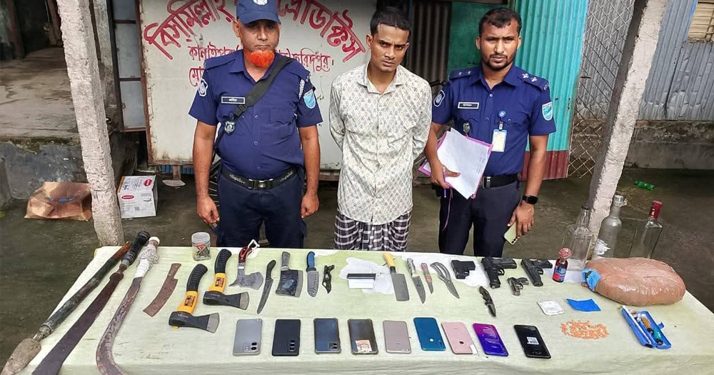 ফরিদপুরে অস্ত্র-গাঁজাসহ এক জন গ্রেফতার