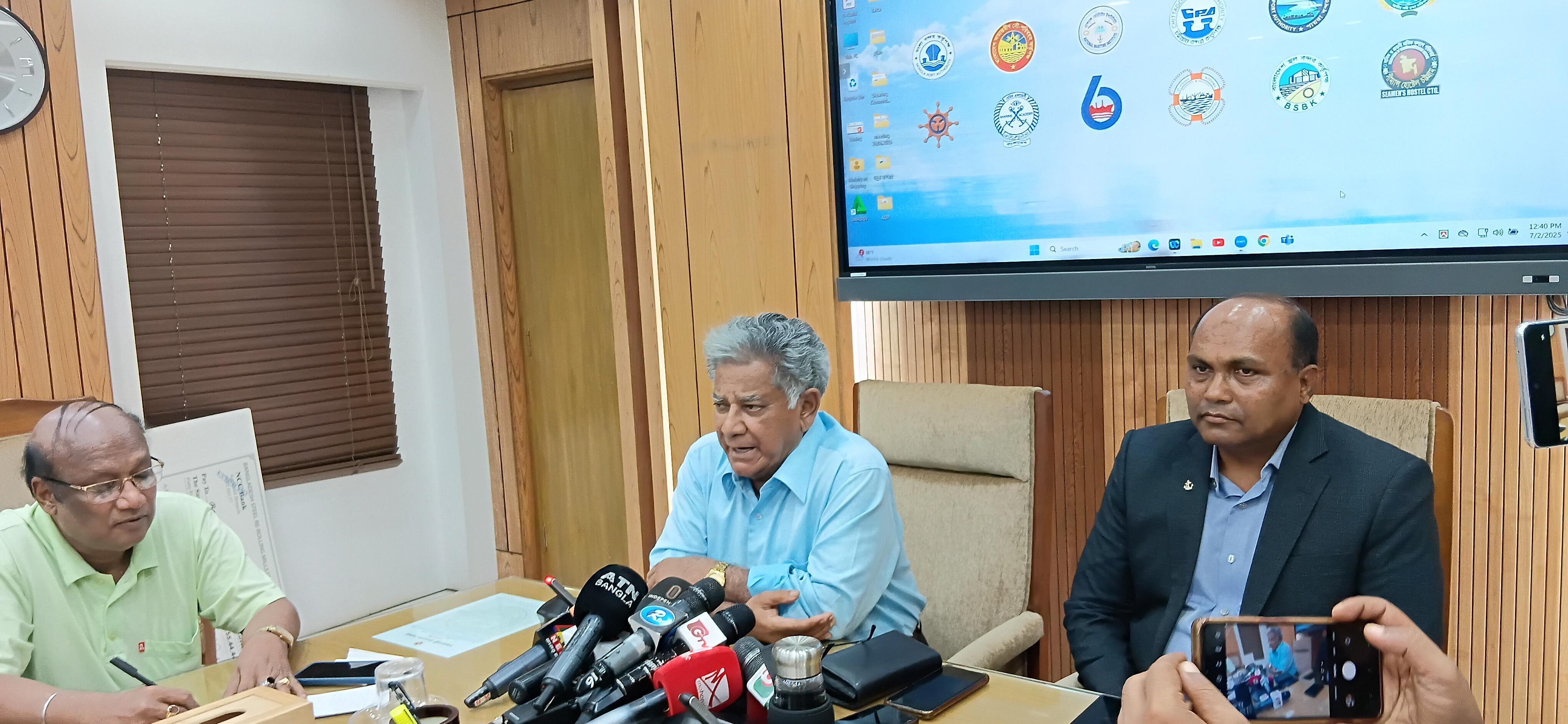 আগামী ৬ মাসের জন্য চট্টগ্রাম বন্দর পরিচালনার দায়িত্ব পাচ্ছে নৌবাহিনী