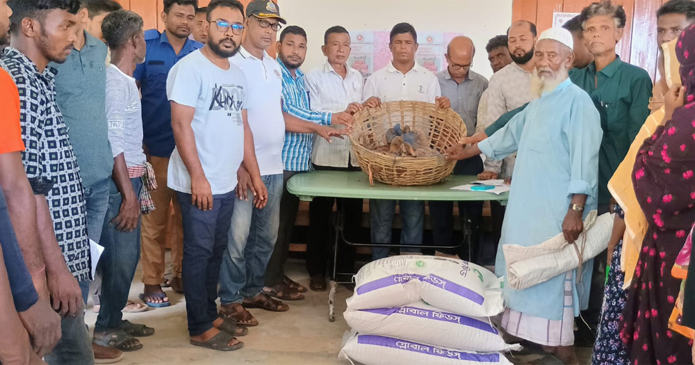 কমলগঞ্জে ক্ষুদ্র নৃগোষ্ঠীদের মাঝে হাঁস, ঔষধ ও খাদ্য বিতরণ