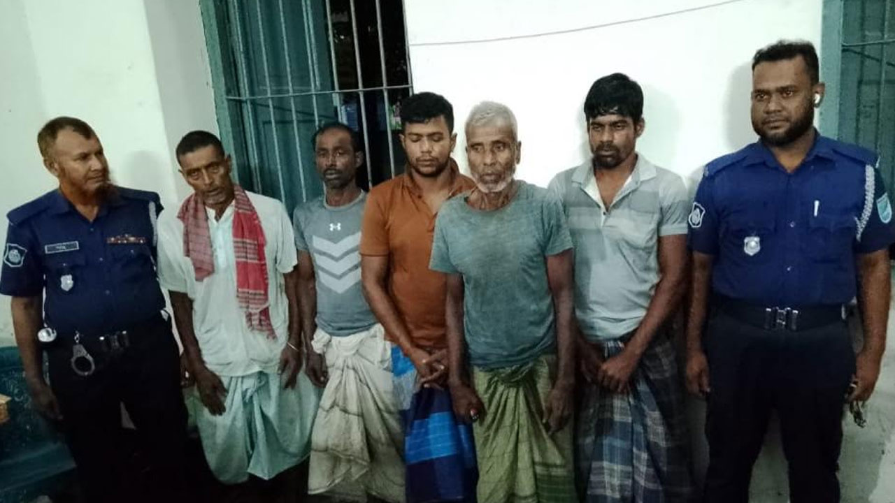 উচ্চস্বরে গান বাজাতে নিষেধ করায় সেনা সদস্যের পা ভাঙল দুর্বৃত্তরা