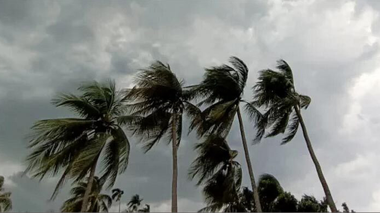 দুপুরের মধ্যে ৬০ কিমি বেগে ঝড়ের আভাস