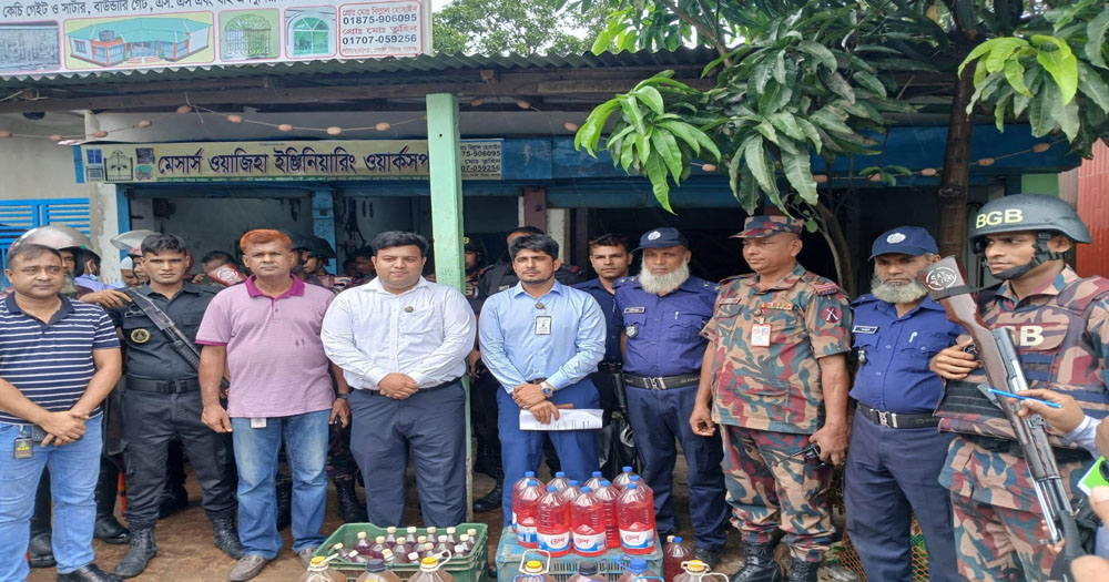 নারায়ণগঞ্জে অবৈধ জ্বালানি তেলের দোকানে যৌথ অভিযান