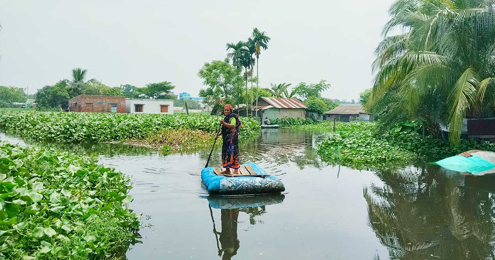 বৃষ্টিতে তলিয়ে গেছে সাতক্ষীরার শহর ও নিম্নাঞ্চল
