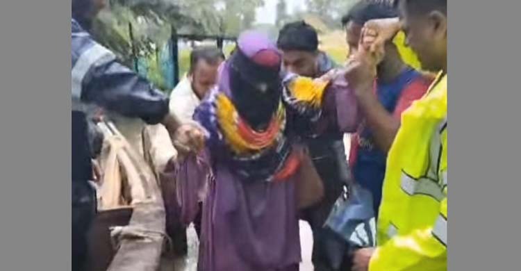 গর্ভবতী নারীর পাশে ফেনী পুলিশ, পৌঁছে দিল নিরাপদ আশ্রয়ে