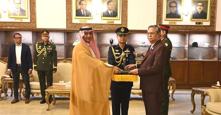 রাষ্ট্রপতির কাছে সৌদি রাষ্ট্রদূতের সৌজন্য সাক্ষাৎ ও পরিচয়পত্র পেশ