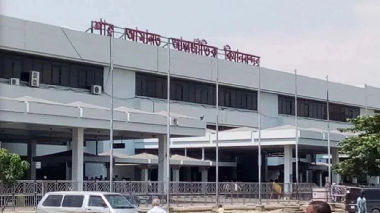 বিমানবন্দরে নিষিদ্ধ পণ্যসহ ধরা তিন যাত্রী, সতর্ক করে ছেড়ে দিলো বিমানবন্দর কর্তৃপক্ষ