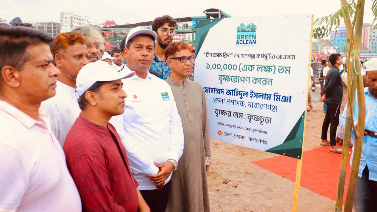৬০ দিনে ১ লাখ গাছ রোপণ: দৃষ্টান্ত স্থাপন করলেন নারায়ণগঞ্জের ডিসি