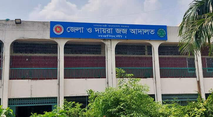 লোডশেডিং এর সুযোগে কাঠগড়া থেকে আসামির পলায়ন
