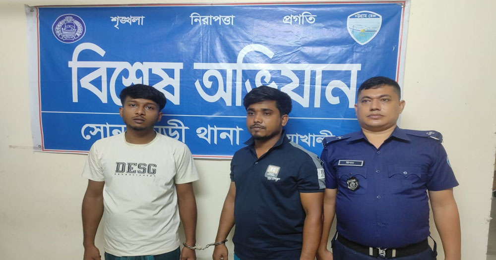 নোয়াখালীতে বাসে যাত্রীকে মারধরের ভিডিও ভাইরাল, গ্রেপ্তার-২