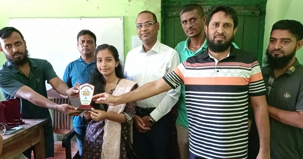 আনোয়ার একাডেমিক কোচিংয়ের কৃতি শিক্ষার্থীদের সংবর্ধনা