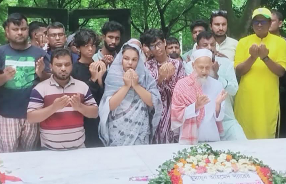 গাজীপুরের নুহাশ পল্লীতে ভক্ত অনুরাগীদের ভীড়