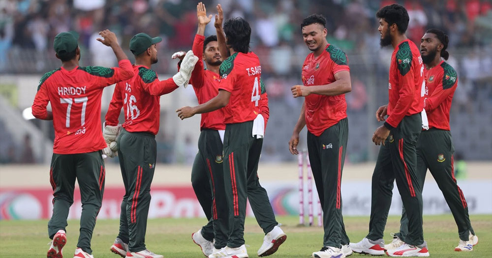 তাসকিন-মোস্তাফিজদের ছোবলে ১১০ রানে গুটিয়ে গেল পাকিস্তান