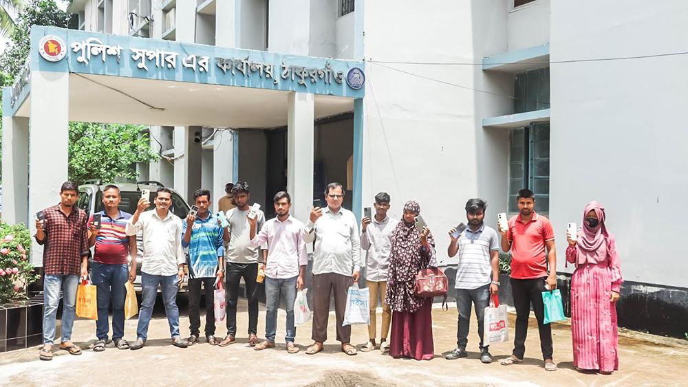 হারানো ২০টি মোবাইল ফিরে পেলেন মালিকরা