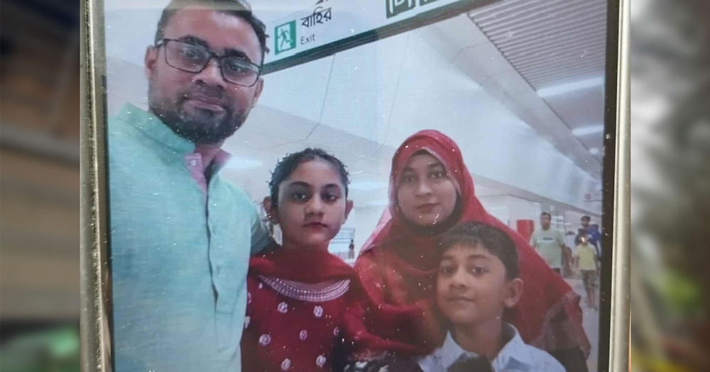 মেয়ের জানাজায় বাবা-মা, ছেলে ভর্তি বার্নে