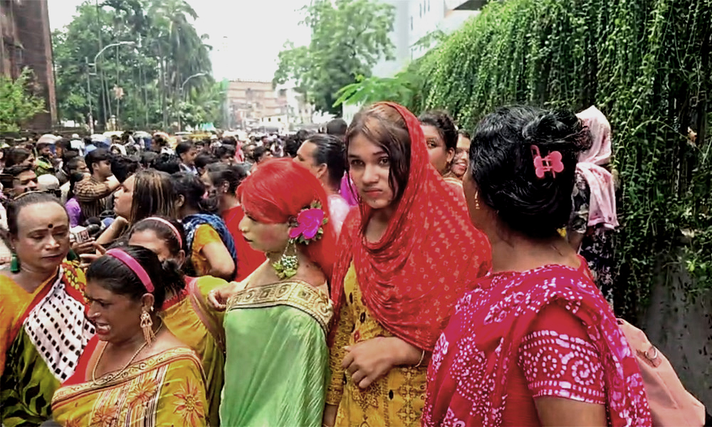 রক্ত দিতে ছুটে এলেন তৃতীয় লিঙ্গের মানুষেরা