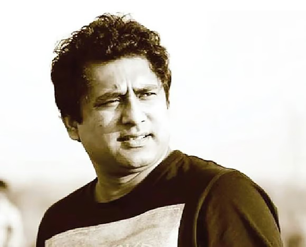 আমরা আসলে আর মানুষ নেই, মেকি শোক আর কনটেন্টের ছড়াছড়ি
