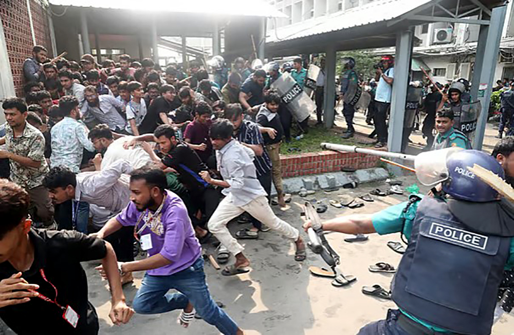 সচিবালয়ের লাঠিপেটায় আহত শিক্ষার্থীদের ৭৫ জনকে ঢাকা মেডিকেলে নেয়া হয়েছে