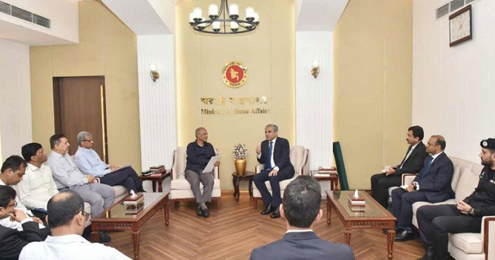 সন্ত্রাস দমনে একসঙ্গে কাজ করবে বাংলাদেশ ও পাকিস্তান : স্বরাষ্ট্র উপদেষ্টা