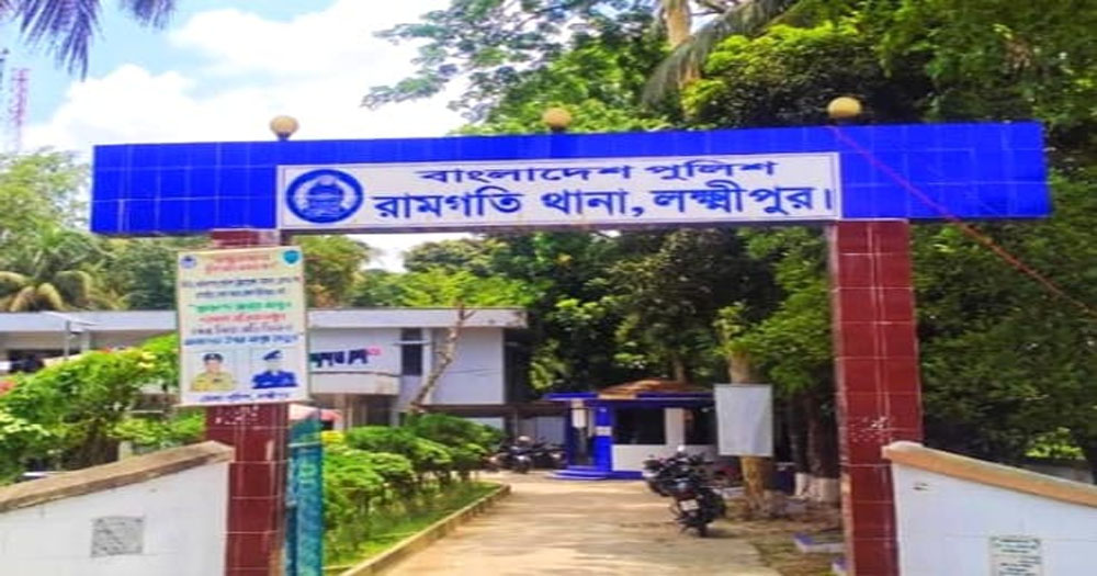 রাতে প্রেমিকের সঙ্গে বের হন ২ সন্তানের জননী, সকালে রাস্তায় মিলল মরদেহ