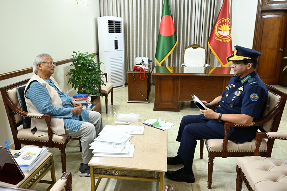 প্রধান উপদেষ্টার সঙ্গে বিমান বাহিনী প্রধানের সাক্ষাৎ