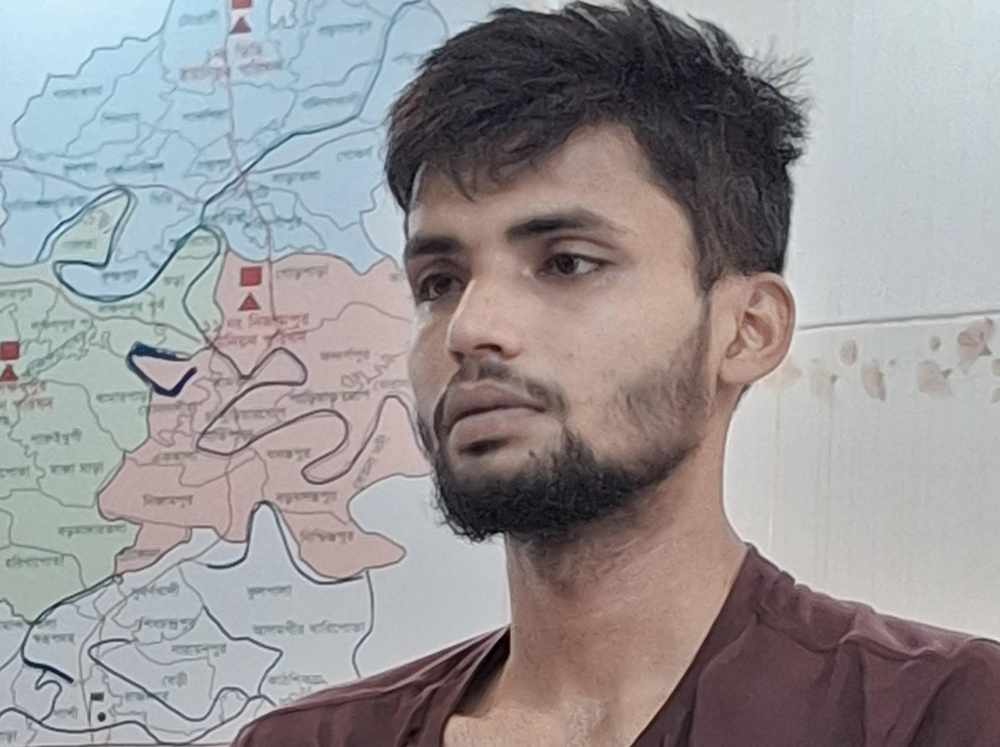শার্শায় ব্যবসায়ীর কাছে চাঁদা দাবির অভিযোগে যুবক আটক