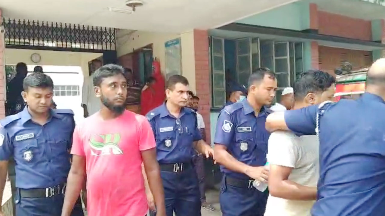 আসামি ছাড়ানো নিয়ে থানায় উত্তেজনা, হাতাহাতিতে বিএনপি ও গণঅধিকার কর্মীরা