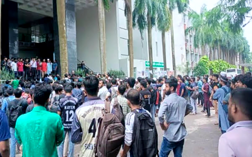 সমকামিতায় জড়ানোর দায়ে ডুয়েটের ৫ শিক্ষার্থী বহিষ্কার
